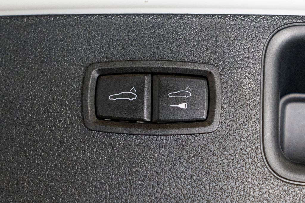 Certified 2026 Porsche Macan AWD/4WD image 39