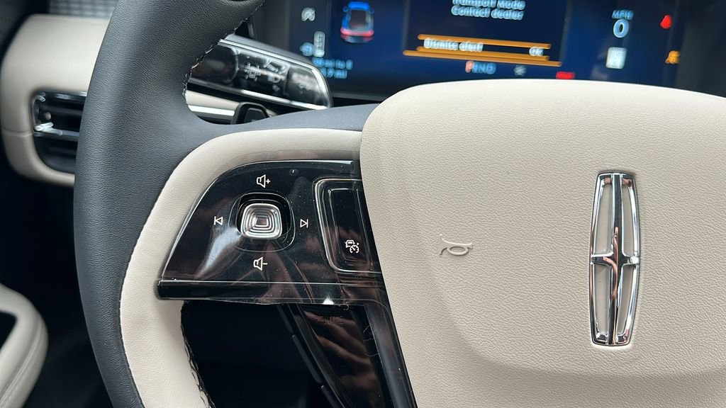 New 2025 Lincoln Corsair Premiere w/ Equipment Group 101A image 18