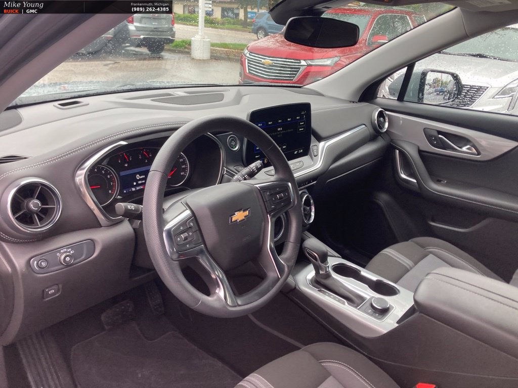 Used 2025 Chevrolet Blazer LT w/ Driver Confidence Package FWD image 19