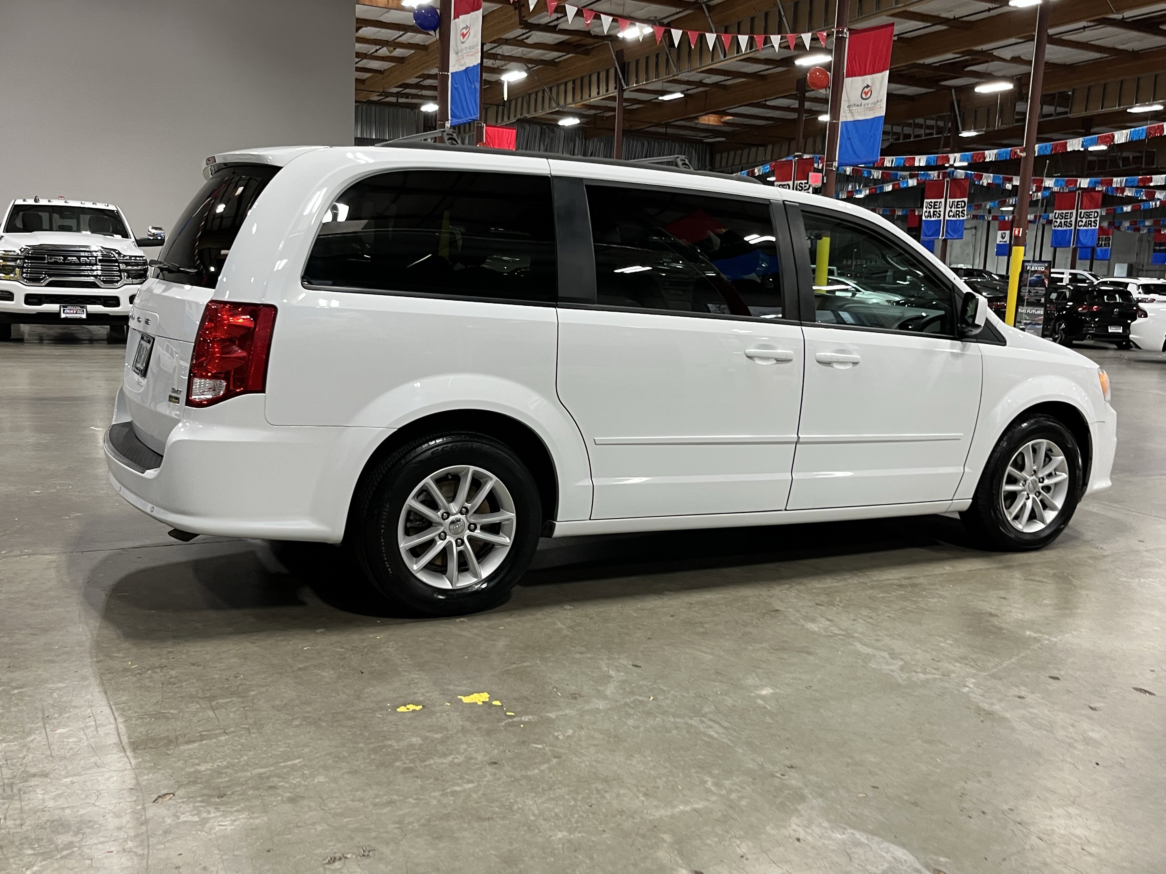 Used 2016 Dodge Grand Caravan SXT w/ Rear Park Assist Package image 6