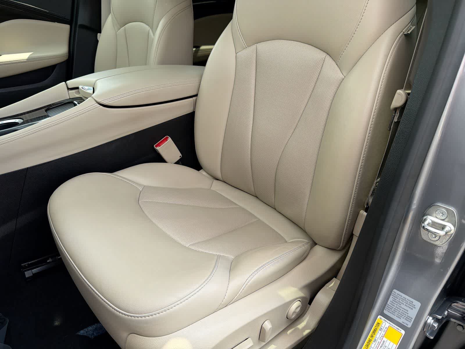 Used 2020 Buick Envision Premium AWD/4WD image 17