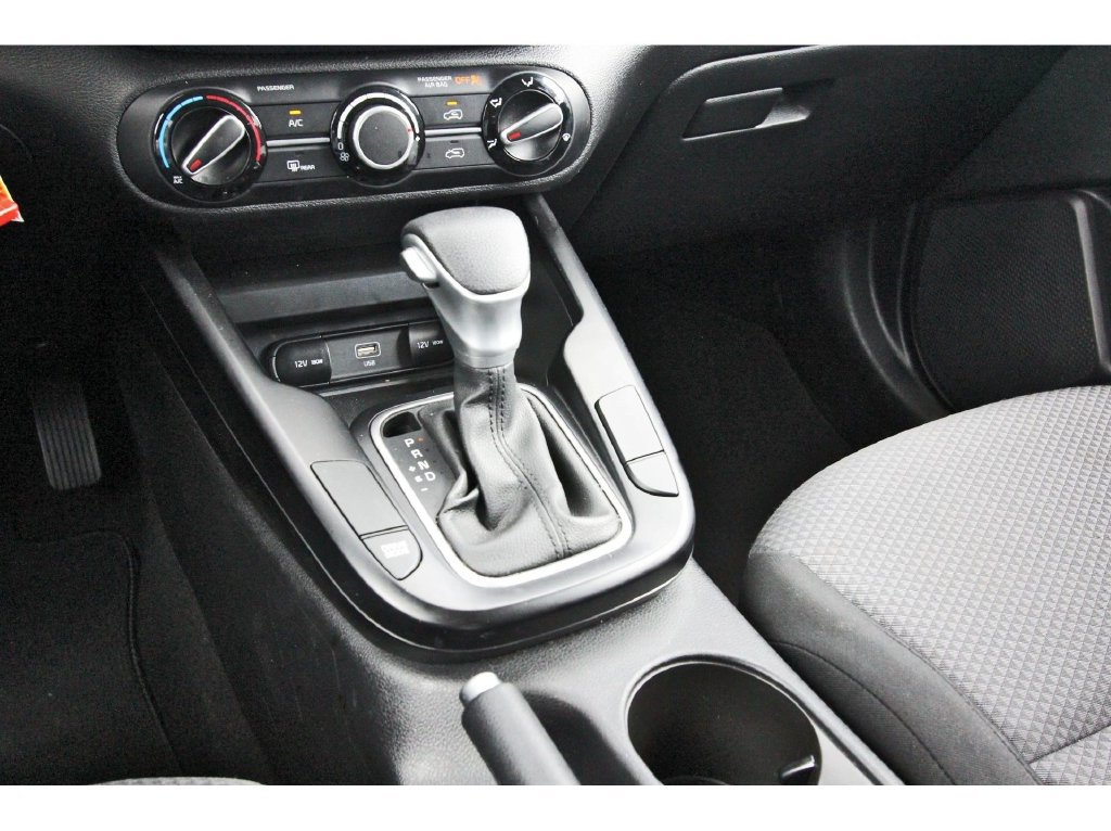 Used 2025 Kia Soul LX w/ LX Technology Package FWD image 30