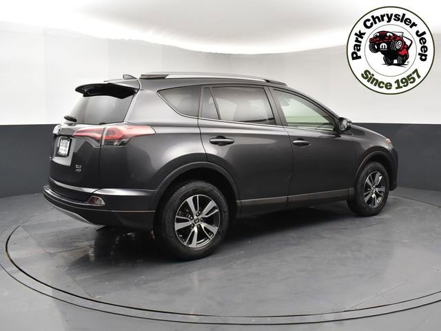 Used 2018 Toyota RAV4 XLE AWD/4WD image 6