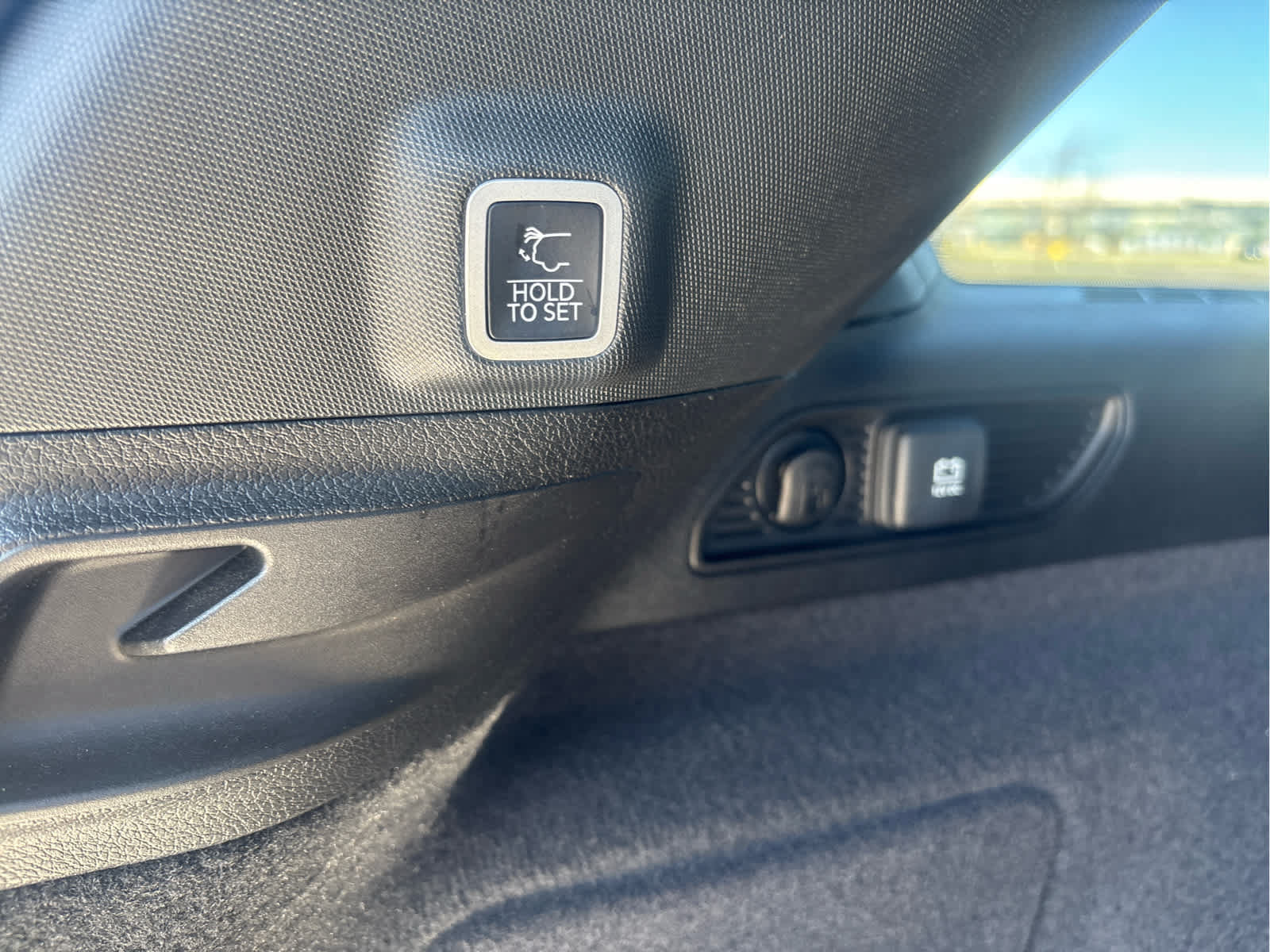 Used 2023 Jeep Grand Cherokee Overland w/ Luxury Tech Group IV AWD/4WD image 8
