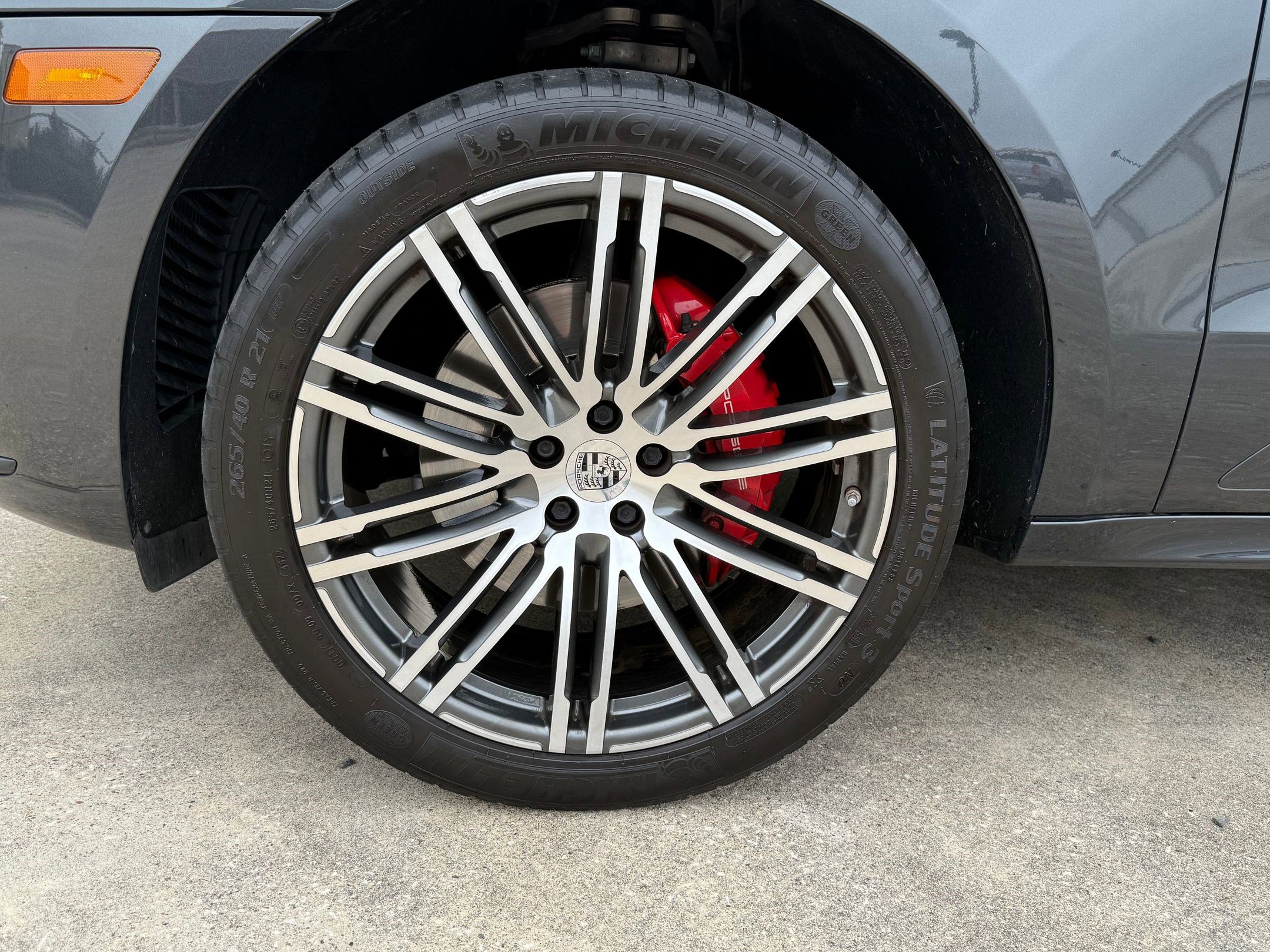 Used 2018 Porsche Macan Turbo AWD/4WD image 11