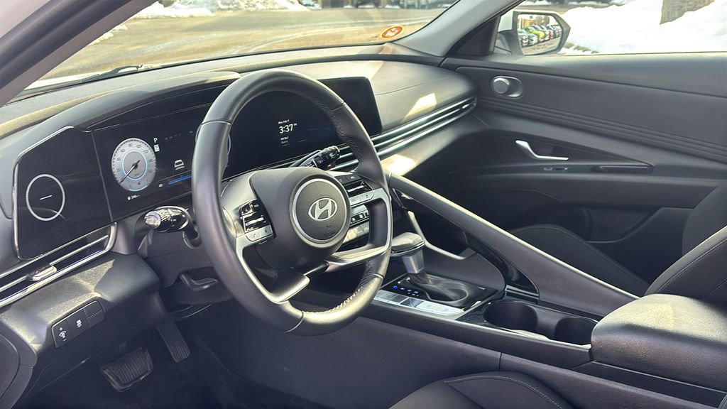 Used 2025 Hyundai Elantra SEL image 27