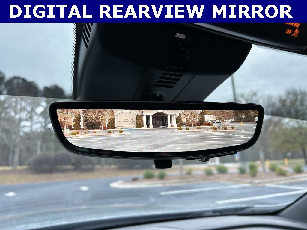 Used 2025 Chevrolet Traverse RS image 15