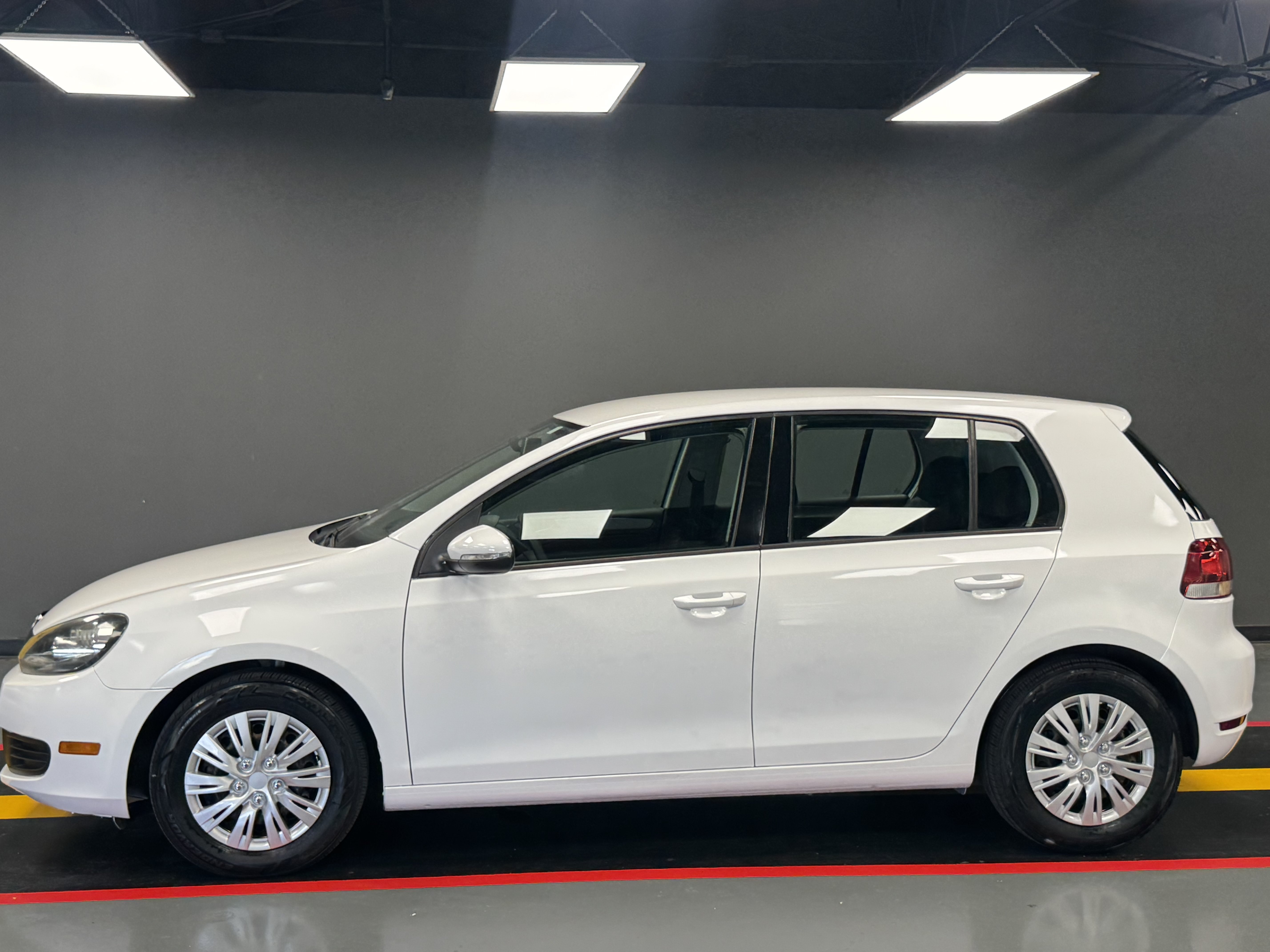 Used 2012 Volkswagen Golf 4-Door FWD image 3