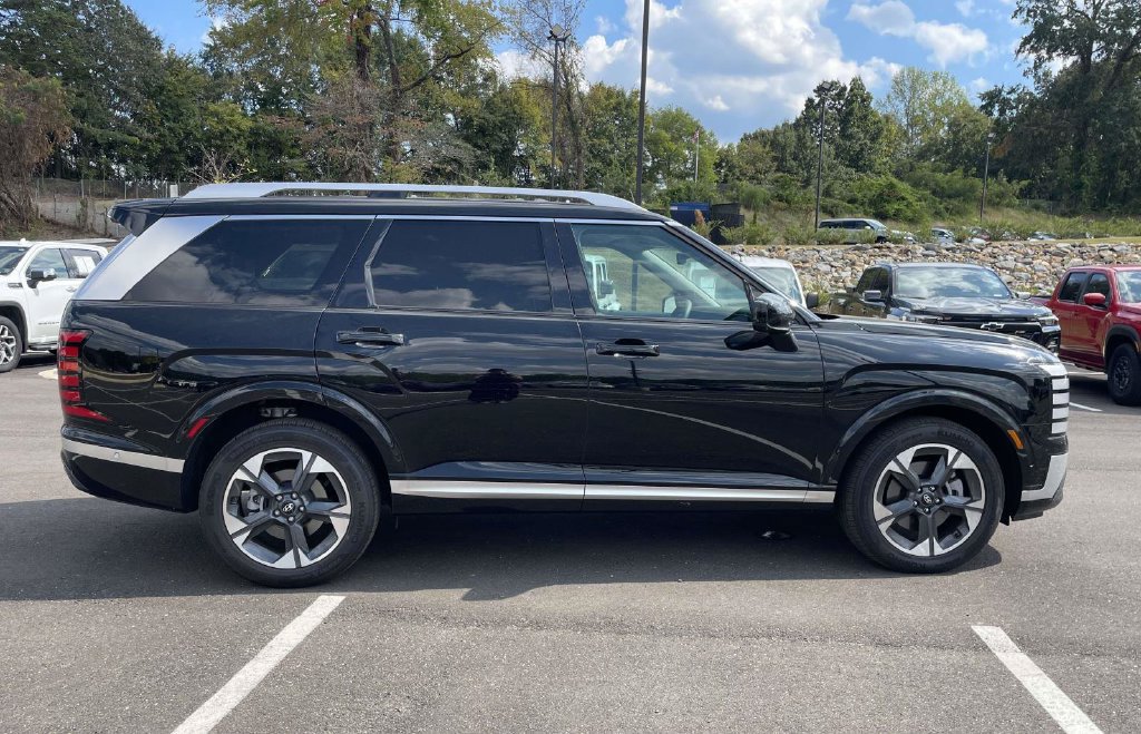Used 2026 Hyundai Palisade Limited FWD image 2