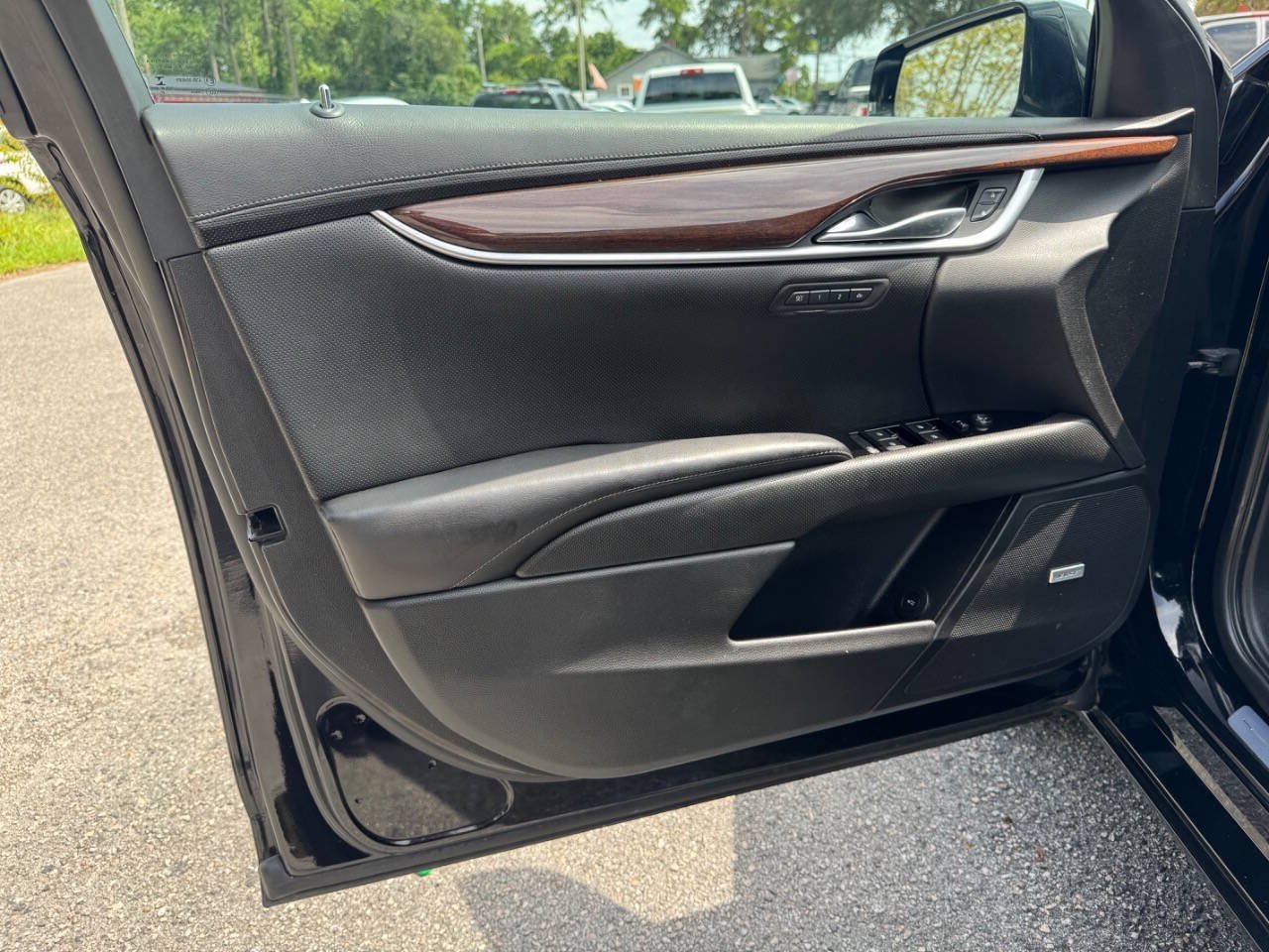 Used 2017 Cadillac XTS Luxury FWD image 31