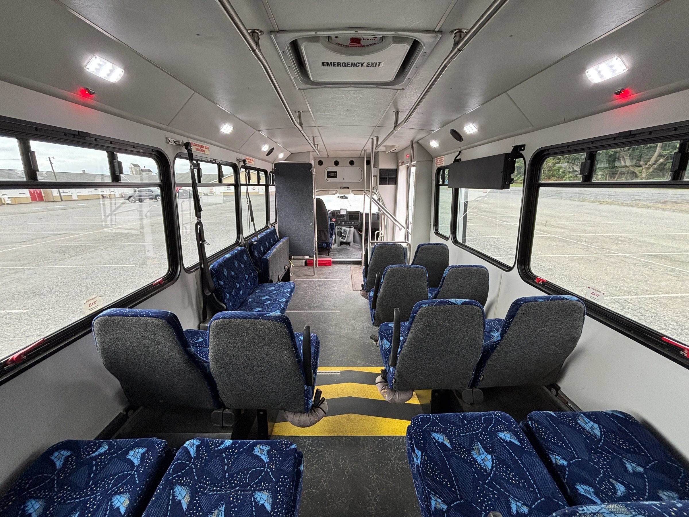 Used 2015 Chevrolet Express 4500 w/ Shuttle Bus Package RWD image 33
