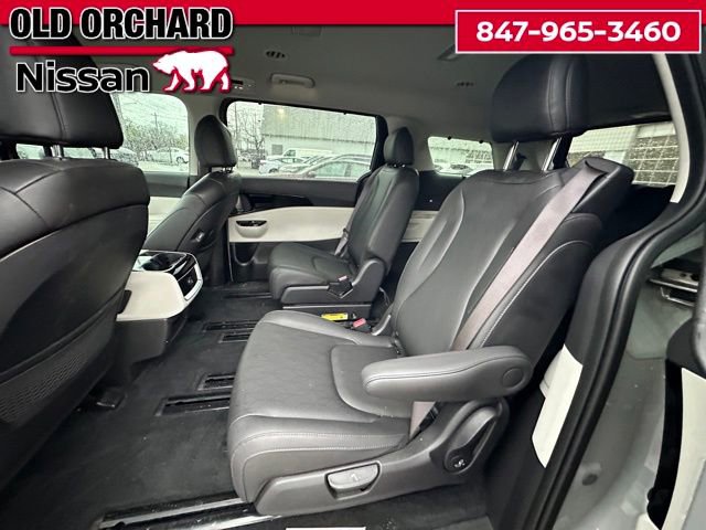 Used 2024 Kia Carnival EX FWD image 12