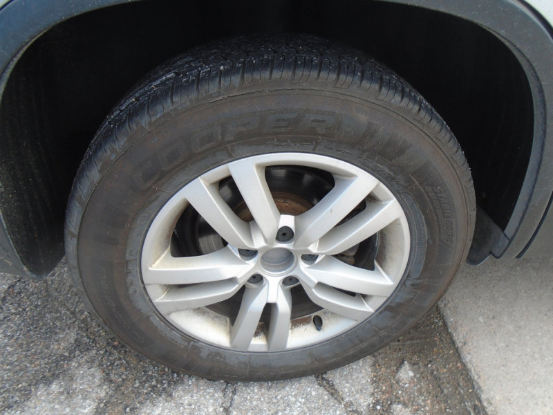 Used 2012 Volkswagen Tiguan S image 19