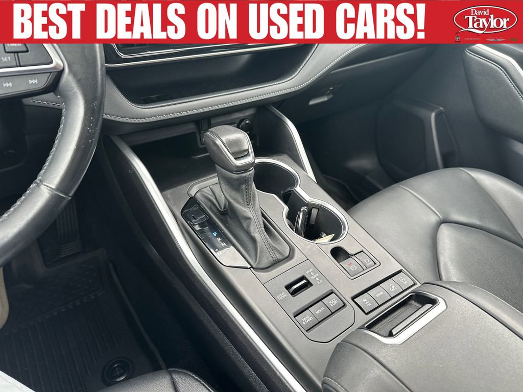 Used 2021 Toyota Highlander XLE AWD/4WD image 18