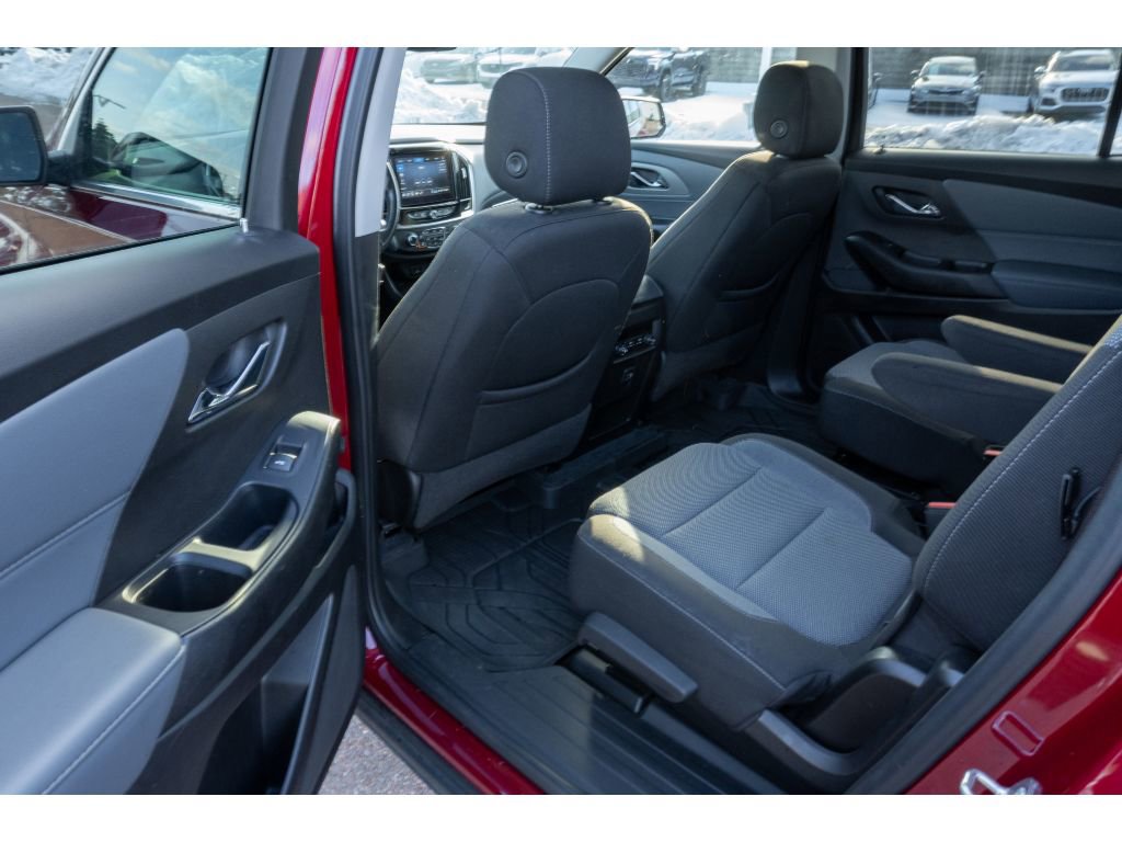 Used 2021 Chevrolet Traverse LT image 12