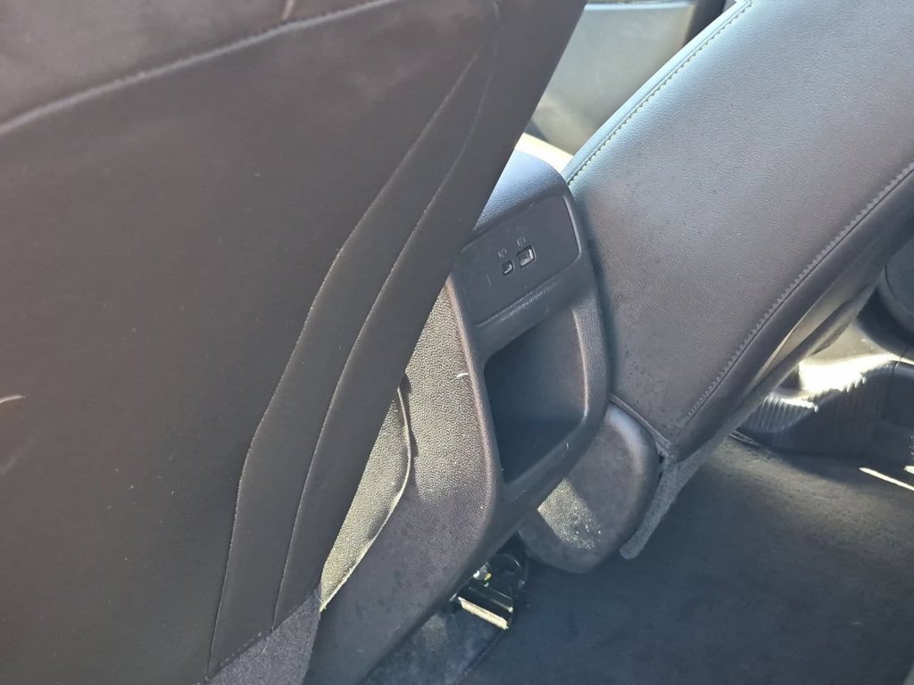 Used 2025 Chevrolet Trax LT FWD image 21