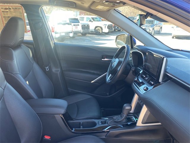Used 2024 Toyota Corolla Cross XLE image 11