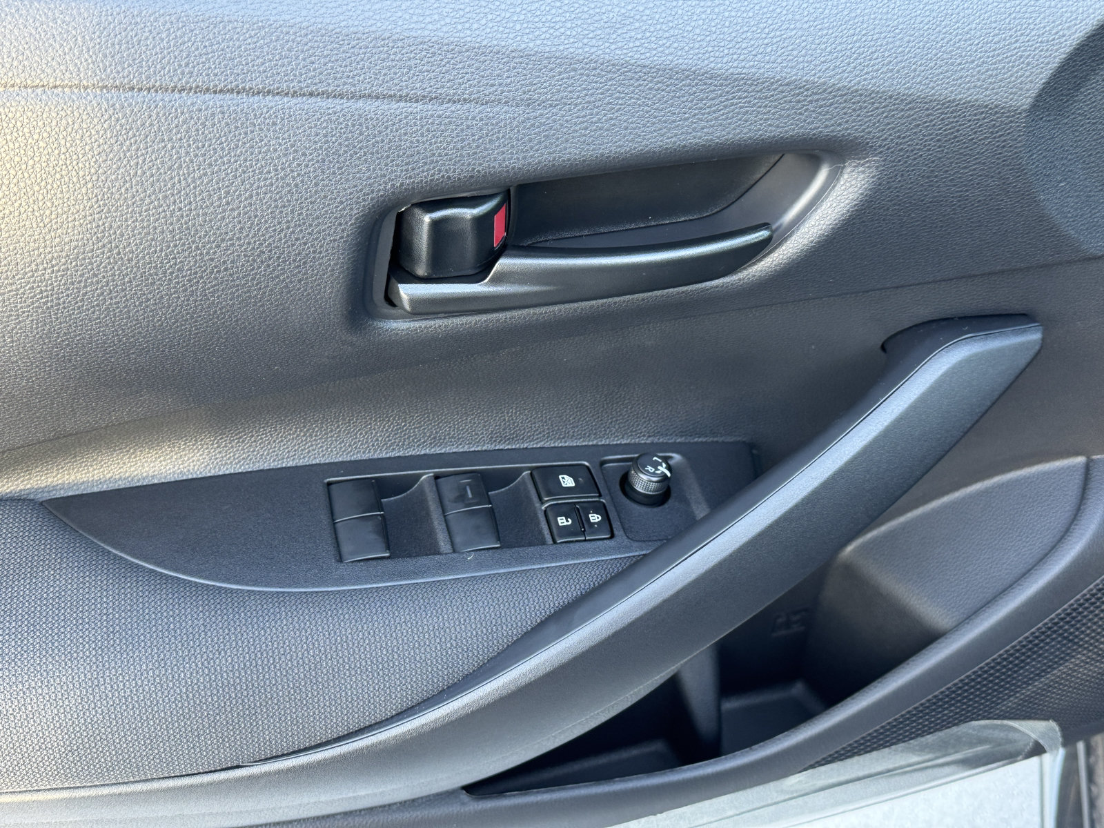 New 2027 Toyota Corolla LE FWD image 18