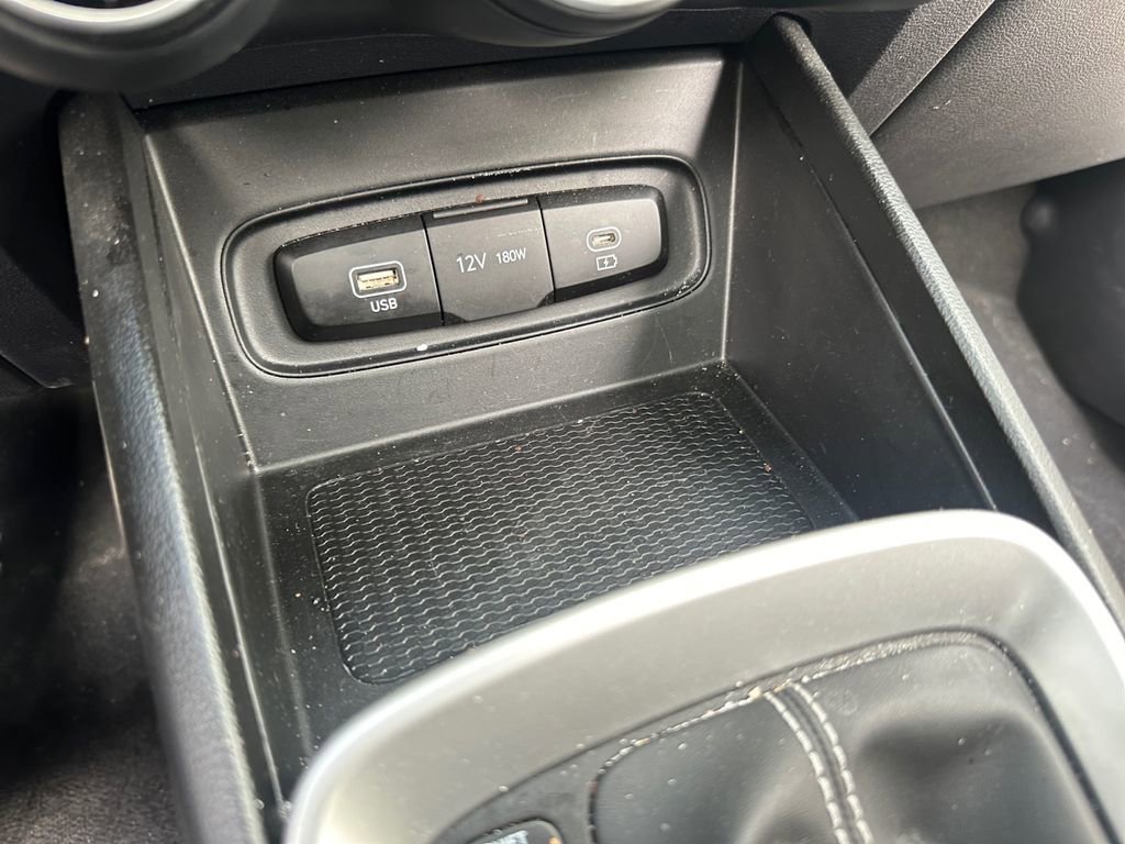 Used 2025 Hyundai Venue SEL FWD image 20