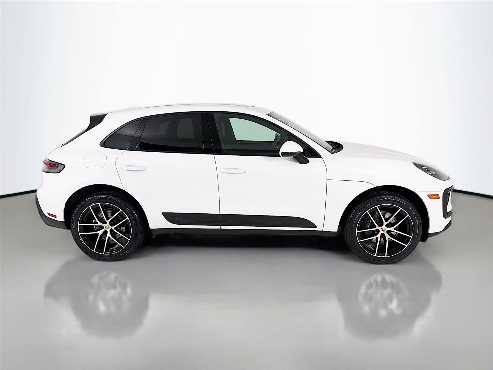 Certified 2023 Porsche Macan Turbo AWD/4WD image 27