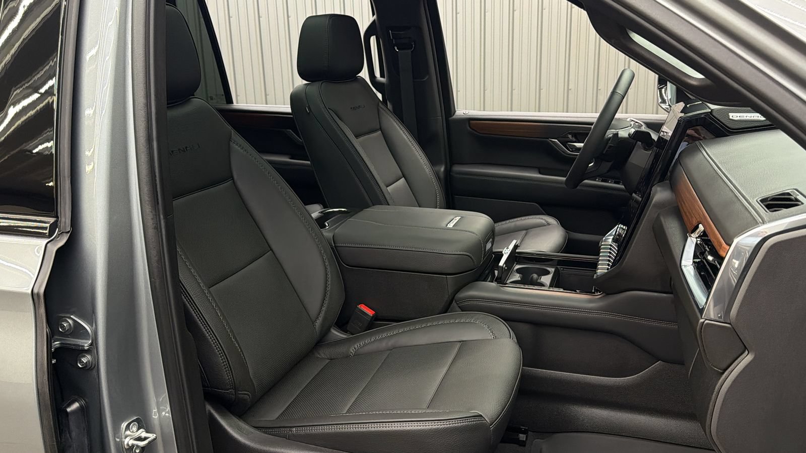 Used 2025 GMC Yukon XL Denali w/ Sun & Power Step Package AWD/4WD image 37