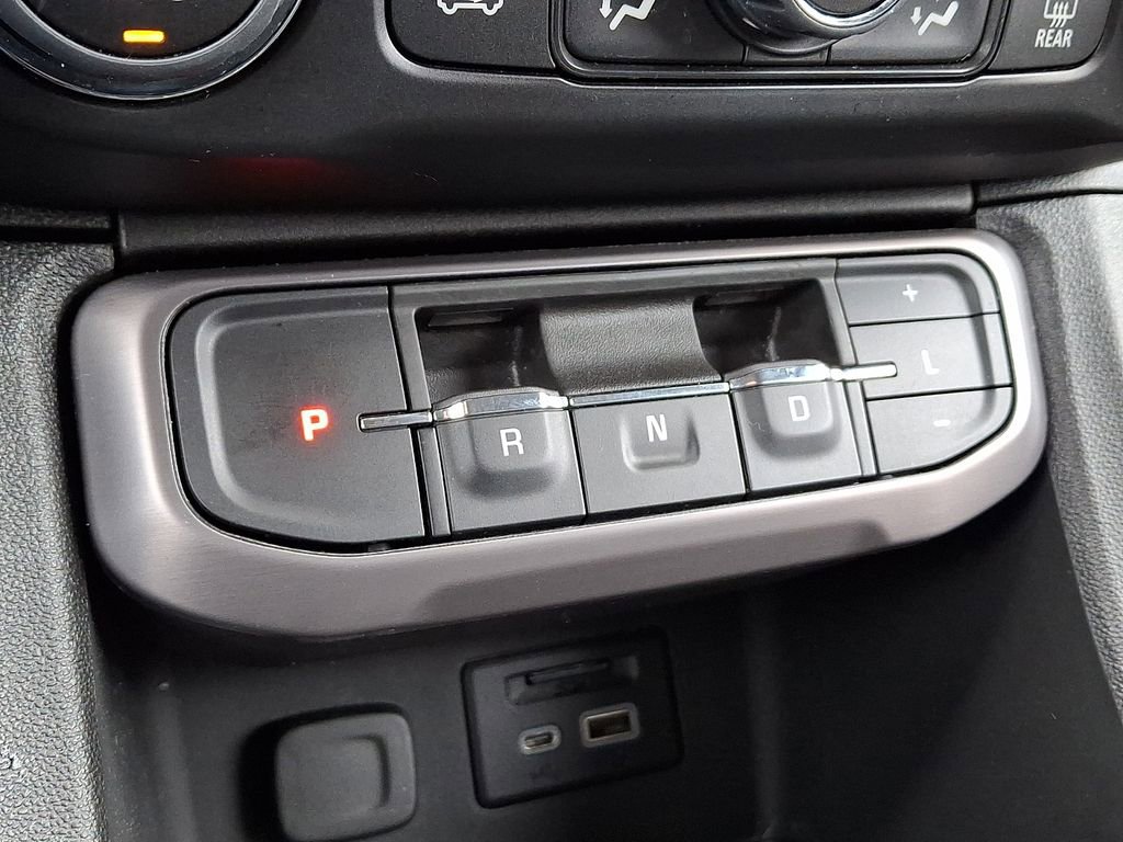 Used 2023 GMC Acadia AT4 w/ Technology Package image 16