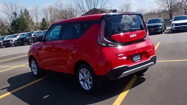 Certified 2025 Kia Soul LX w/ LX Technology Package FWD image 9
