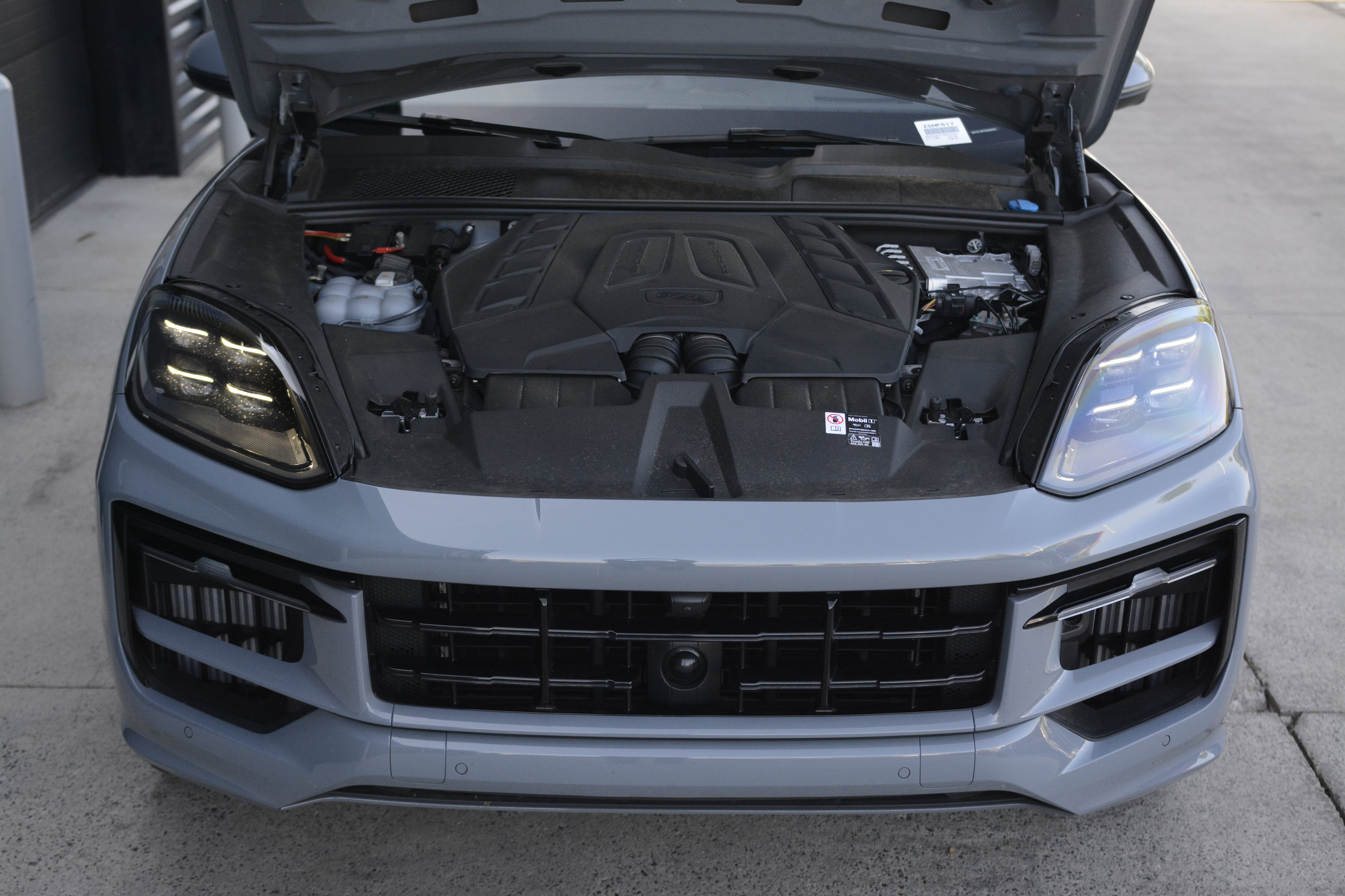 Certified 2025 Porsche Cayenne S AWD/4WD image 37