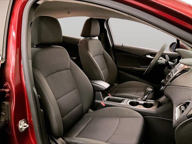Used 2018 Chevrolet Cruze LT w/ Convenience Package FWD image 7