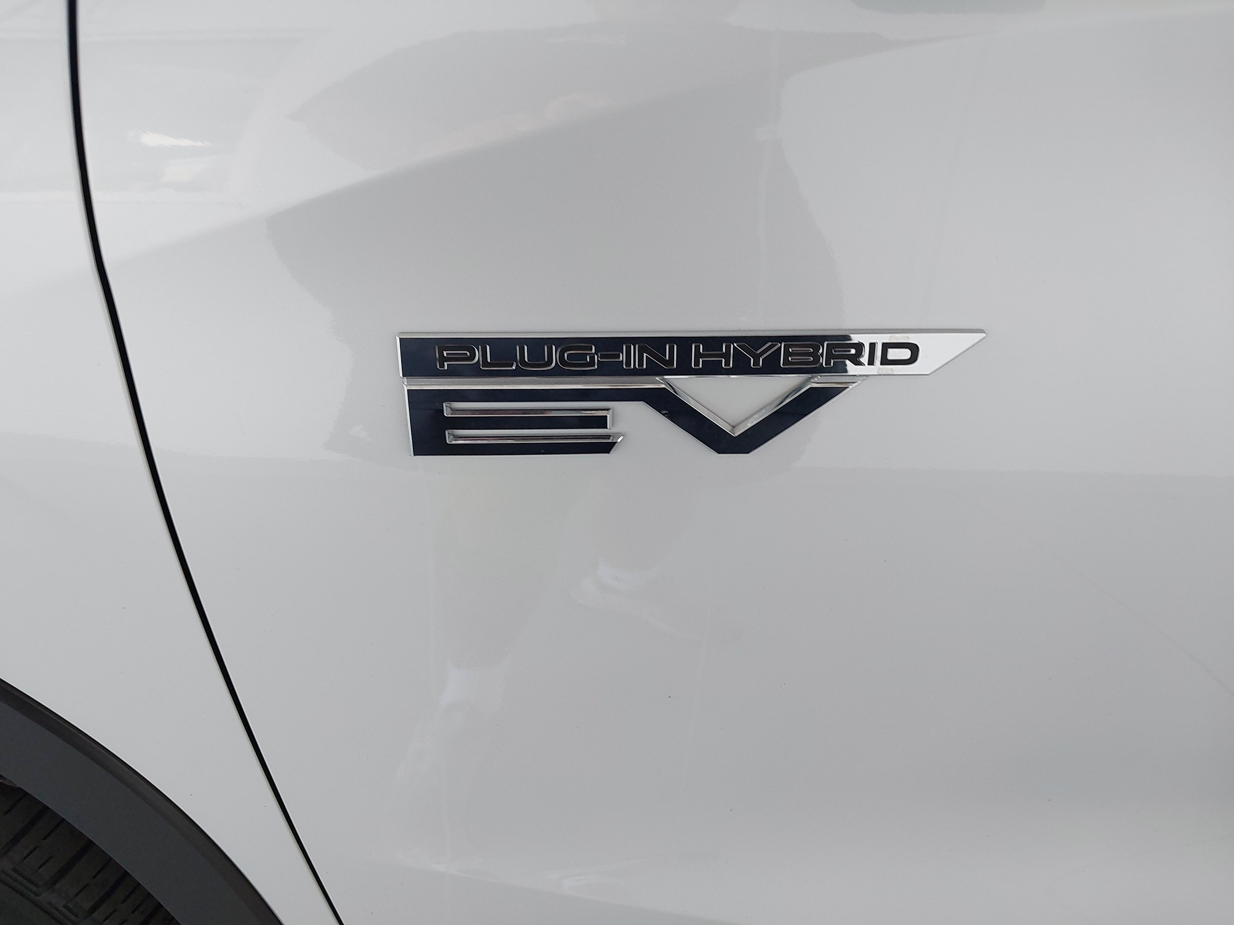 Used 2024 Mitsubishi Outlander 4WD Plug-In Hybrid image 32