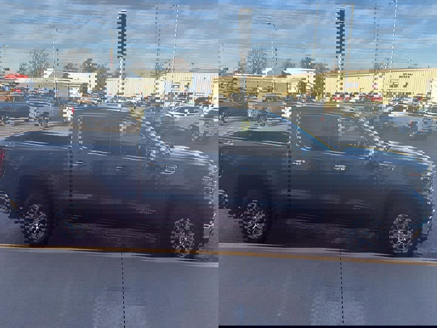 Used 2024 GMC Sierra 1500 SLT image 8