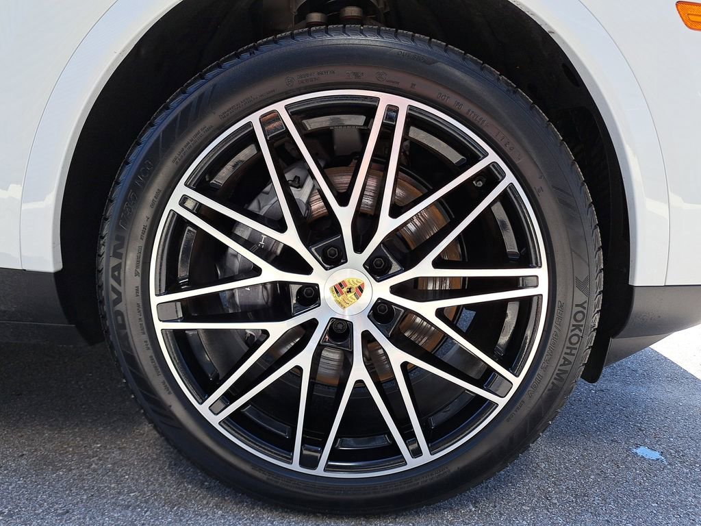 Certified 2025 Porsche Cayenne Coupe image 12