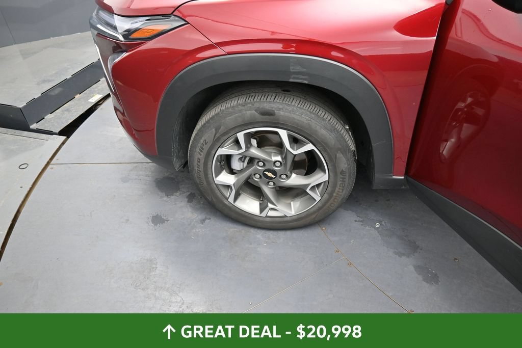 Used 2025 Chevrolet Trax LT FWD image 15
