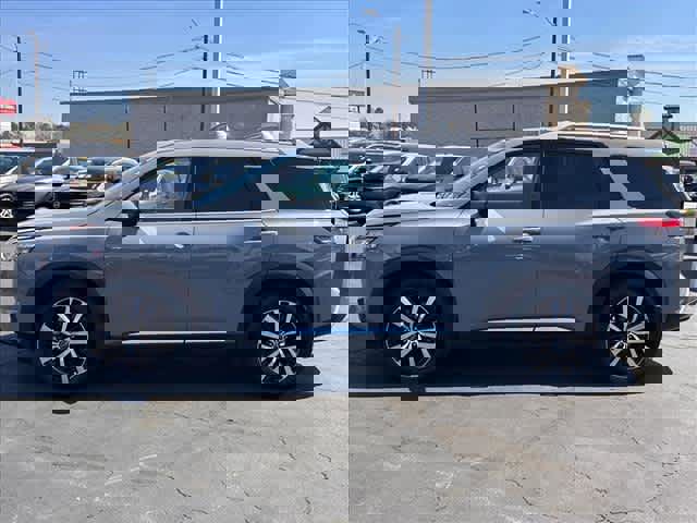 Used 2025 Nissan Pathfinder Platinum w/ Cargo Package image 6