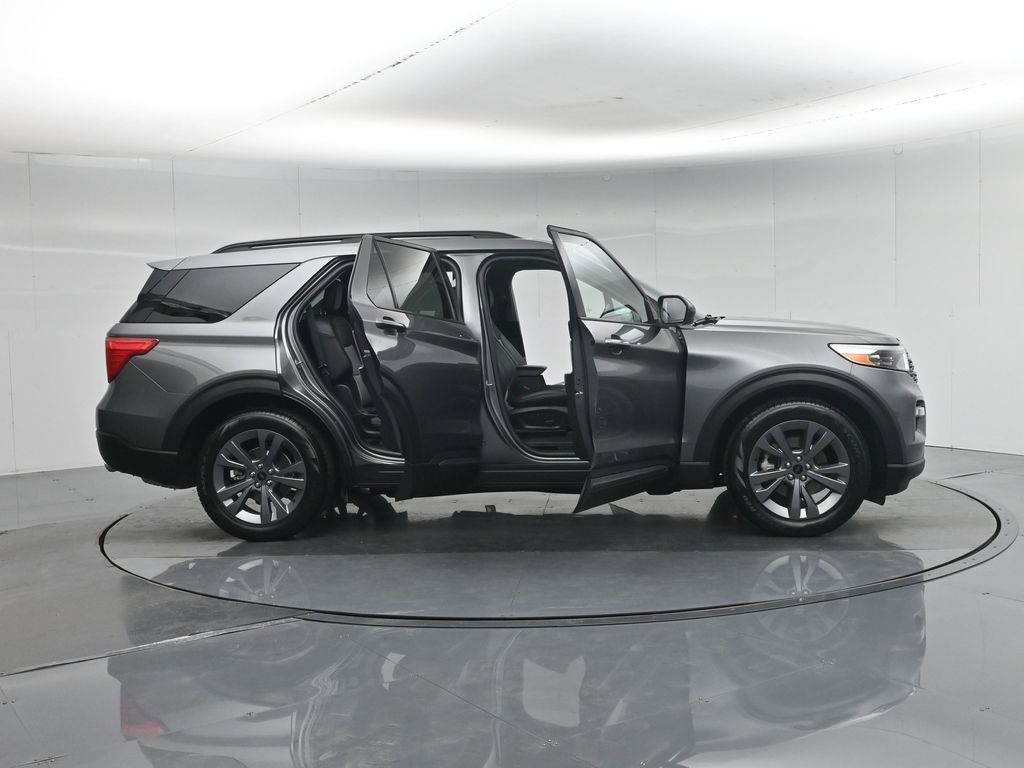 Used 2023 Ford Explorer XLT w/ Equipment Group 202A RWD image 5