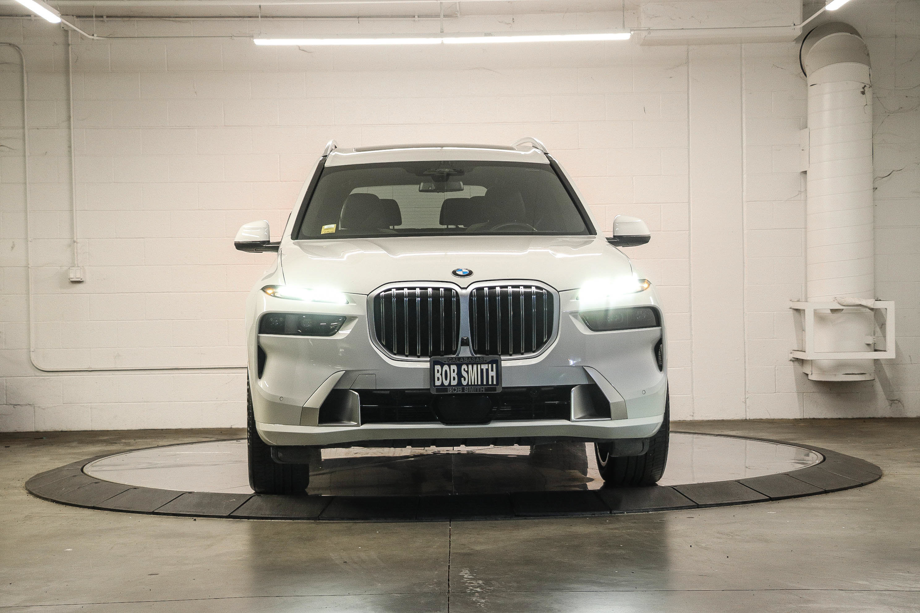 Used 2024 BMW X7 xDrive40i w/ Executive Package AWD/4WD image 2