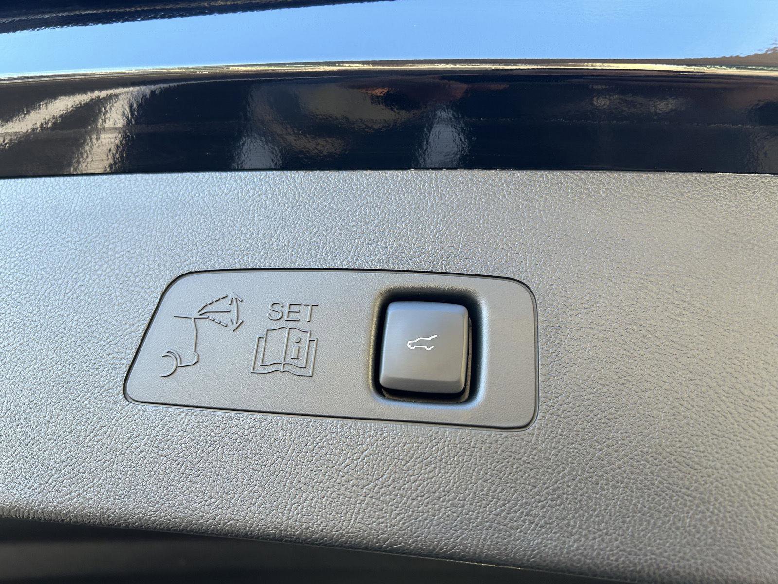 Used 2025 Lincoln Corsair AWD w/ Equipment Group 101A image 7