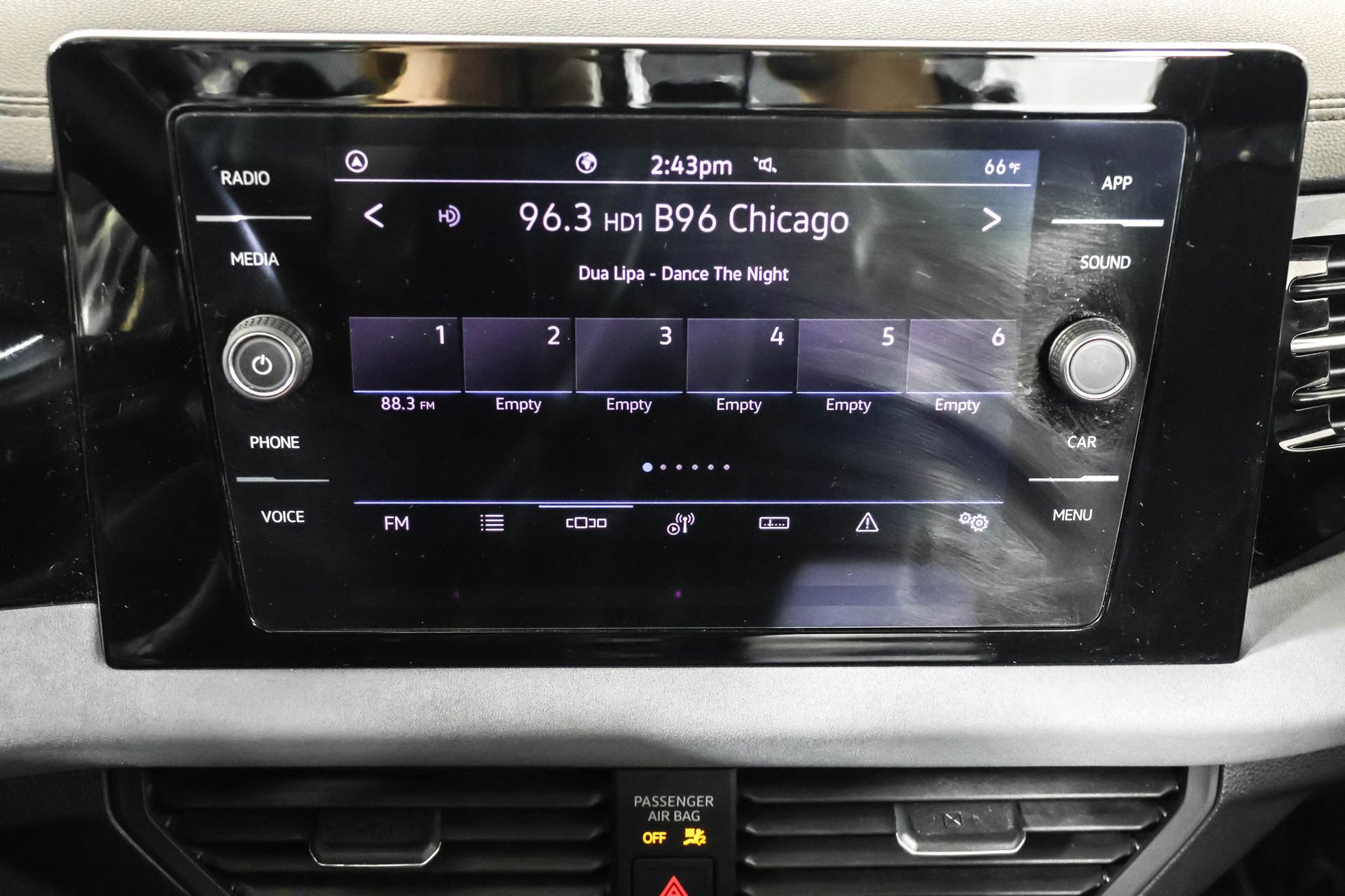 Used 2025 Volkswagen Jetta SE image 28