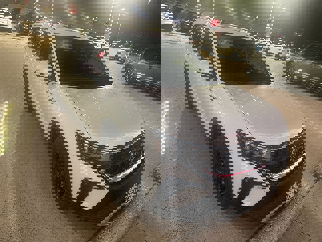 Used 2024 Volkswagen Taos SE image 2