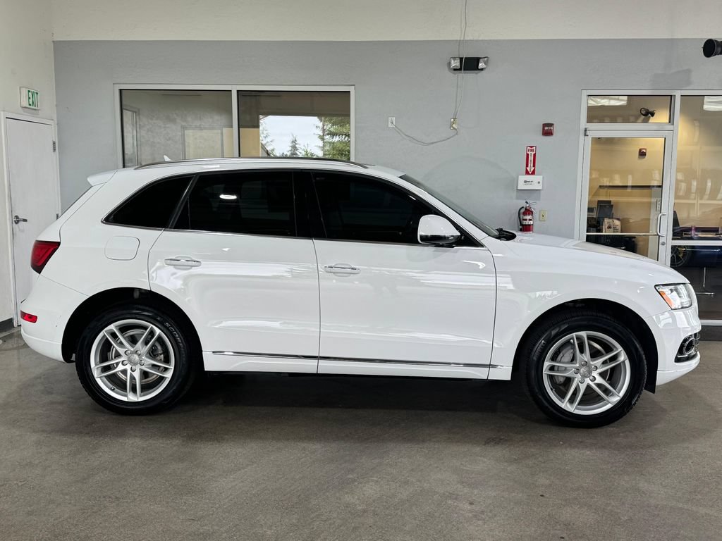 Used 2017 Audi Q5 2.0T Premium Plus w/ Technology Package AWD/4WD image 4