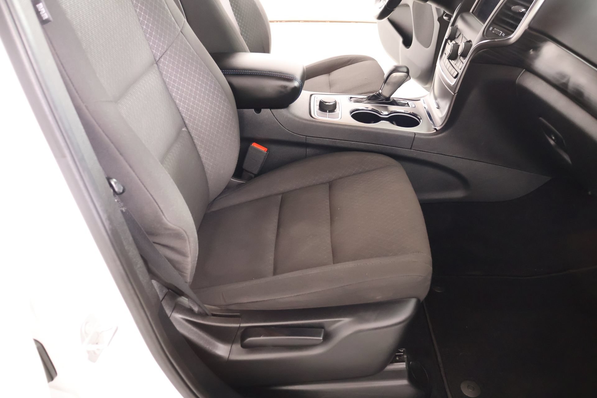 Used 2020 Jeep Grand Cherokee Laredo AWD/4WD image 14
