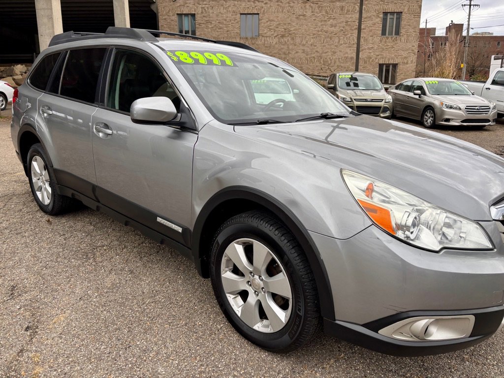 Used 2011 Subaru Outback 2.5i Limited image 3