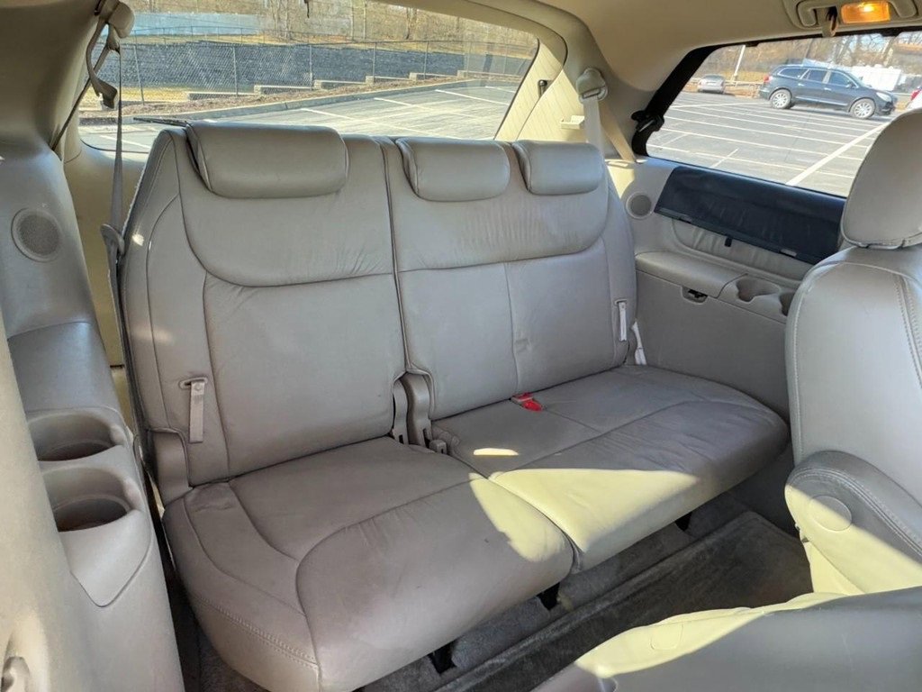 Used 2005 Toyota Sienna XLE Limited image 14