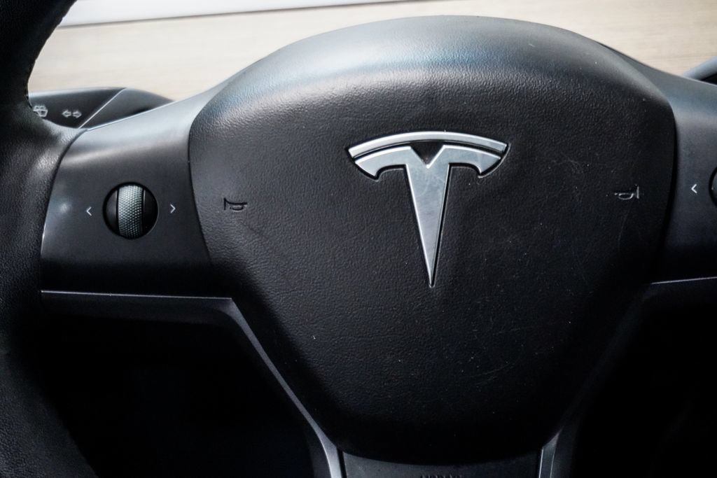Used 2022 Tesla Model Y Long Range AWD/4WD image 16