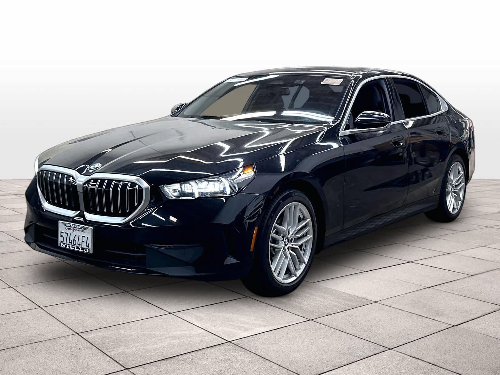 Used 2025 BMW 530i w/ Premium Package RWD image 1