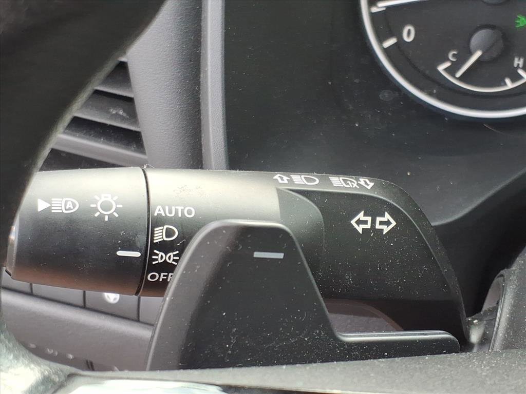 Used 2023 Nissan Rogue SV AWD/4WD image 18