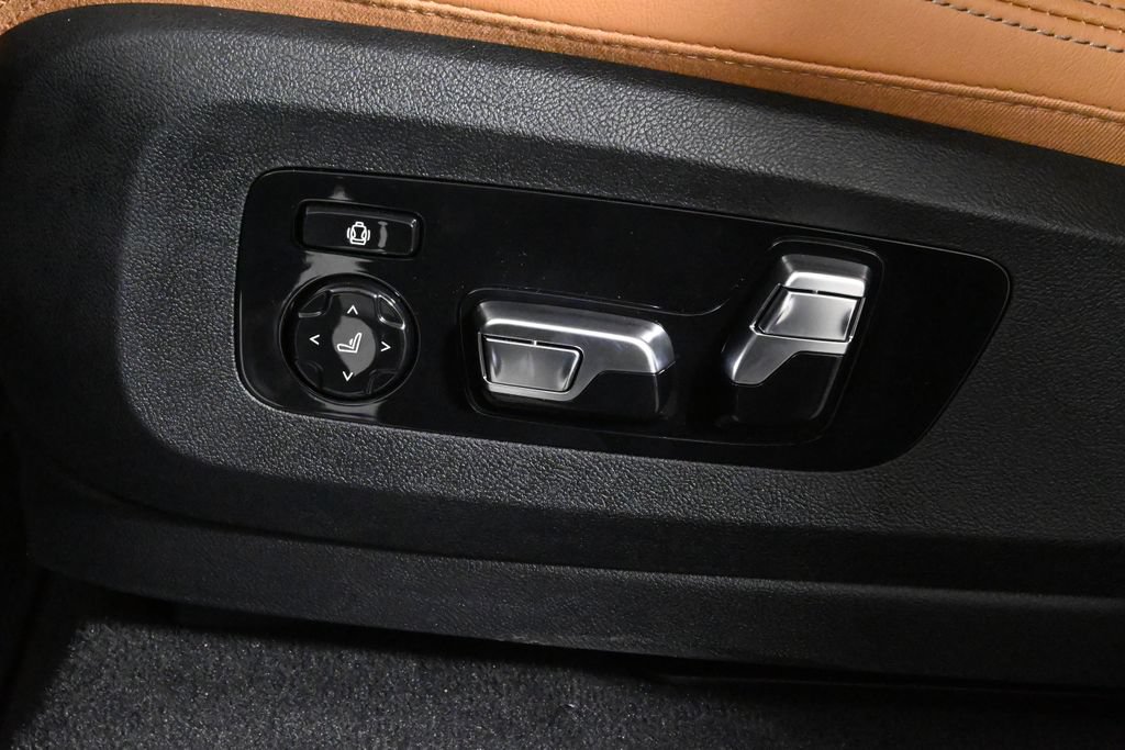 Used 2027 BMW X7 xDrive40i w/ M Sport Package AWD/4WD image 27