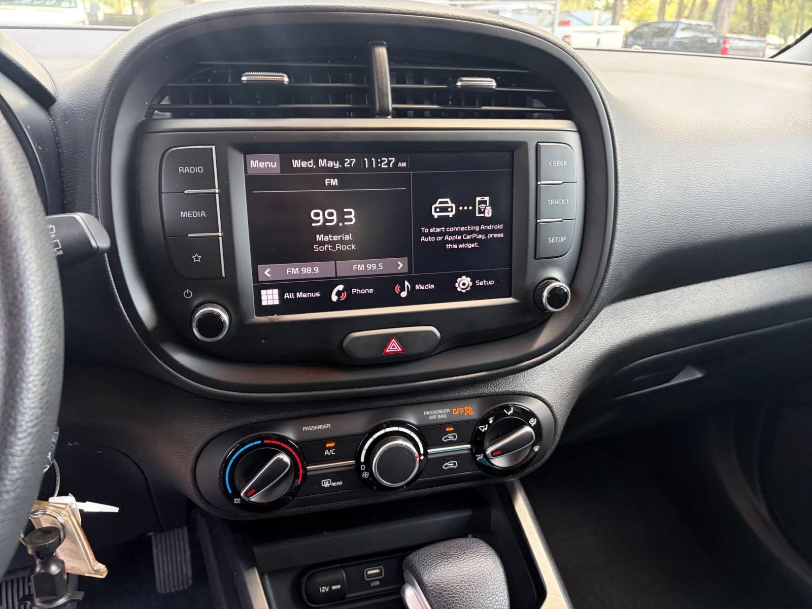 Used 2025 Kia Soul LX w/ LX Technology Package FWD image 19