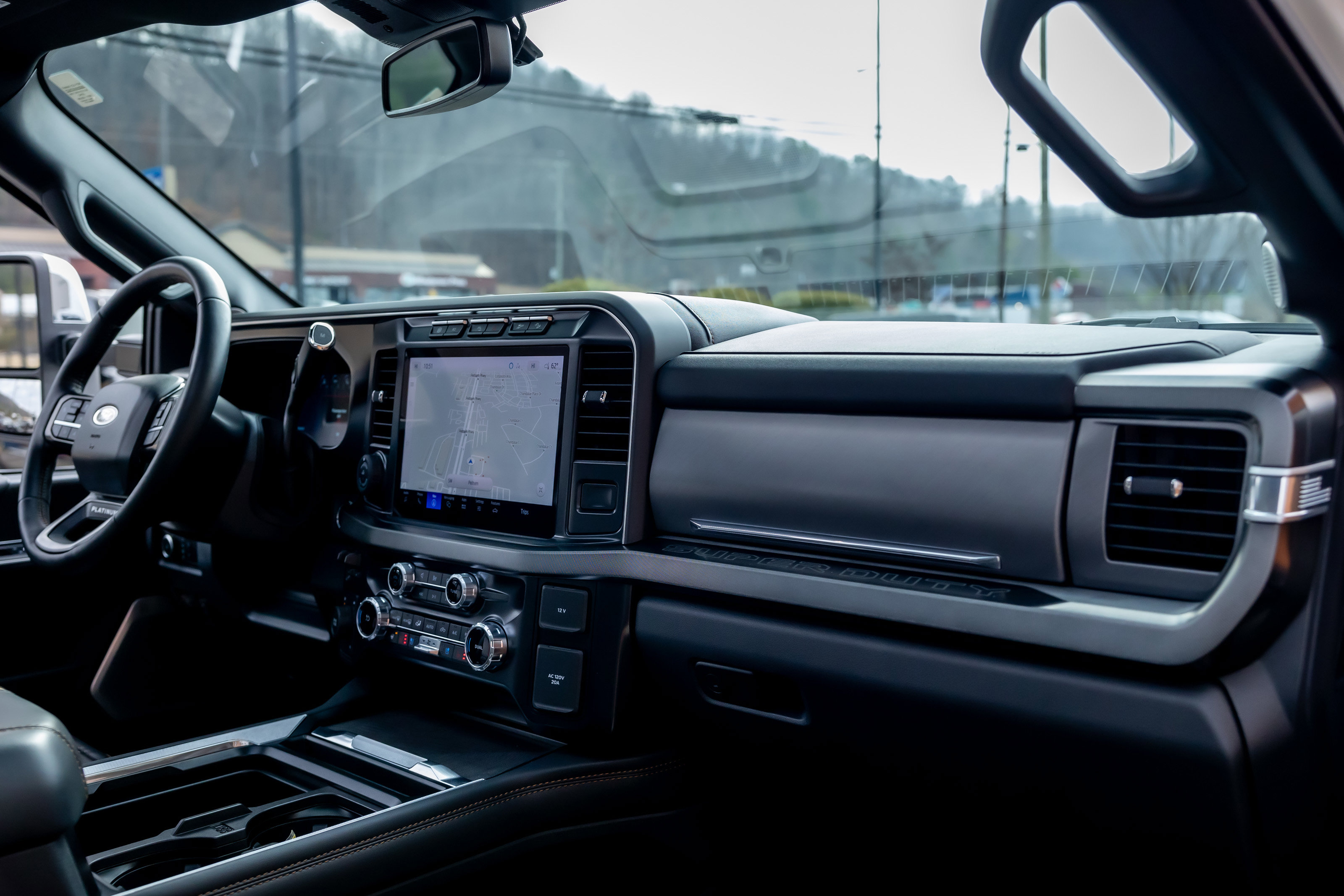 Used 2024 Ford F450 Platinum w/ FX4 Off-Road Package image 30