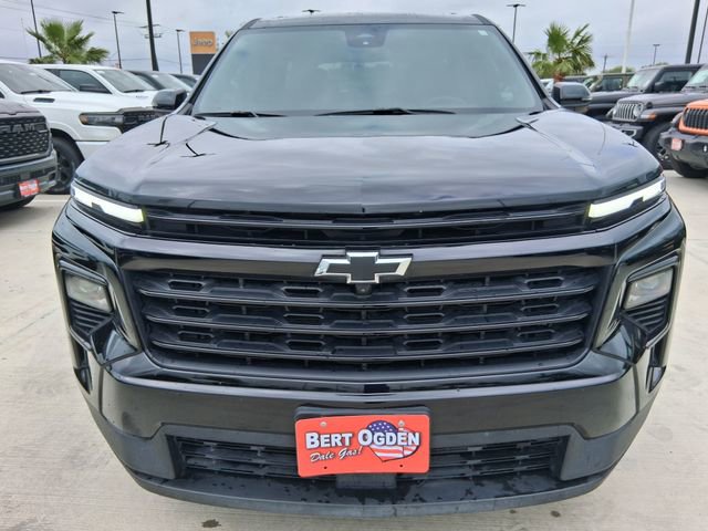 Used 2025 Chevrolet Traverse LT w/ Midnight/Sport Edition image 2